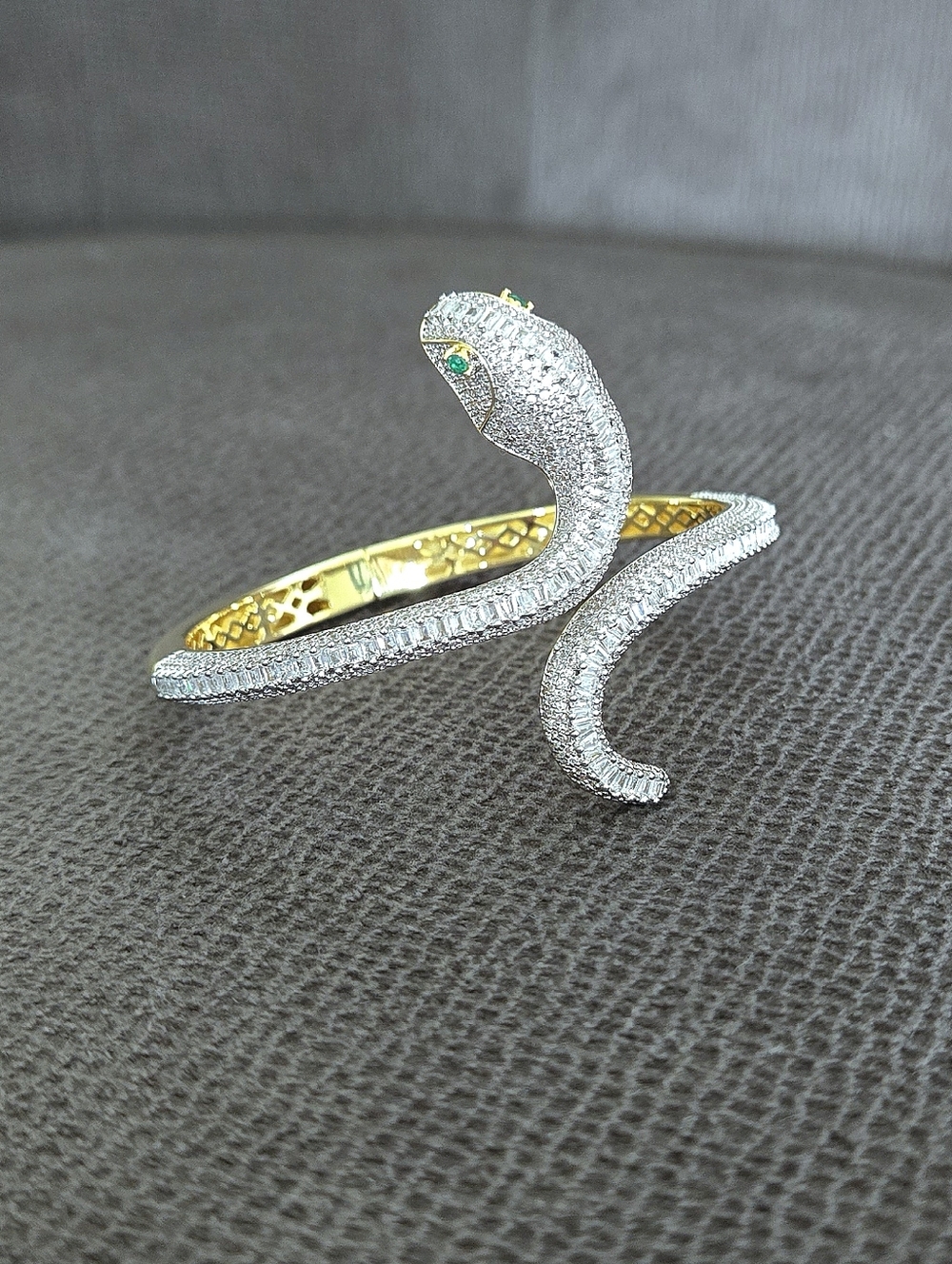 Gemolio Hinged Cubic Zirconia💎 Encrusted Serpent🐍 Bracelet - NWT